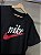 CAMISETA NIKE SPORTWEAR (PRETA/VERMELHA) - Imagem 2