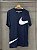 CAMISETA SWOOSH NIKE  TM AZUL MARINHO - Imagem 1