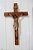 Crucifixo de parede 45 cm (resina e madeira) - Imagem 1
