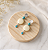 BRINCO PENDENTE COM RESINA OFF-WHITE E TURQUESA - Imagem 2