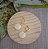 Brinco Pendente Dourado com Resina Off-white - Imagem 1
