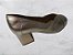 Sapato peep-toe de couro, metalizado prata velho, detalhes de recortes e peças, salto bloco 4 cms. - Imagem 2