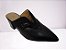 Sapato, estilo tamanco, couro preto detalhes croco e camurça, bico fino e salto bloco 4 cms. - Imagem 1