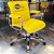 Cadeira Original Eames Diretor com Rodinhas Cromadas e Anti Risco Linha Capa em Madeira Amarelo - Imagem 1