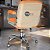 Cadeira Original Eames Diretor com Rodinhas Cromadas e Anti Risco Linha Capa em Madeira Clara - Laranja - Imagem 3
