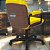 Cadeira Original Eames Diretor com Rodinhas Black e Anti Risco Linha Capa em Madeira Escura - Amarelo - Imagem 3