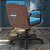 Cadeira Original Eames Diretor com Rodinhas Black e Anti Risco Linha Capa em Madeira Escura - Azul Bebê - Imagem 3