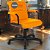 Cadeira Original Eames Diretor com Rodinhas Black e Anti Risco Linha Capa em Madeira Escura - Laranja - Imagem 1