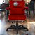 Cadeira Original Eames Diretor com Rodinhas Black e Anti Risco Linha Capa em Madeira Escura - Vermelho - Imagem 2