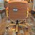 Cadeira Original Eames Diretor Dourada Anti Risco Linha Capa em Madeira Escura - Caramelo - Imagem 3