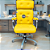 Cadeira Original Eames Presidente com Rodinhas Cromadas e Anti Risco Linha Capa em Madeira Escura ou Clara - Amarelo - Imagem 1