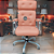 Cadeira Original Eames Presidente com Rodinhas Cromadas e Anti Risco Linha Capa em Madeira Escura ou Clara - Vermelho Telha - Imagem 1