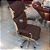 Cadeira Original Eames Presidente com Rodinhas Cromadas e Anti Risco Linha Capa em Madeira Escura ou Clara - Vermelho Vinho - Imagem 2