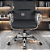 Cadeira Original Eames Diretor com Rodinhas Cromadas e Anti Risco Linha Capa em Madeira Escura Preto - Imagem 4