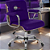 Cadeira Original Eames Diretor com Rodinhas Cromadas e Anti Risco Linha Capa em Madeira Escura Roxo - Imagem 2