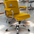 Cadeira Original Eames Diretor com Rodinhas Cromadas e Anti Risco Linha Capa em Madeira Escura Amarelo Mostarda - Imagem 2