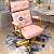 Cadeira Design Office Eames Signature Presidente Dourada com Rodinhas - Anti Risco - Capa em Madeira - Rosa Claro - Imagem 1