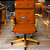 Cadeira Design Office Eames Signature Presidente Dourada com Rodinhas - Anti Risco - Capa em Madeira - Caramelo - Imagem 1