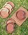 Kit 2x1 Tábua/ Suporte + 6 Pratos Fundo M de Lei - Imagem 5