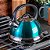 Chaleira de Chá Apita Aço Inoxidável Flintshire da Mr. Coffee com Cabo de Nylon, 1.75 litros, Verde Metálico Teal - Imagem 5