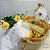 Difusor de Aromas em Vidro Retangular Transparente Decorado com Pérolas e Flor de Organza Branca - Imagem 1
