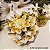 Flor Aromática Decorada com Detalhes em Amarelo - Imagem 1