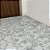 PISO ADESIVO AUTOCOLANTE, 3,34 M2 ÁREA, COR CARRARA, PLACAS 45,7 X 45,7 CM X 1,5MM, CX C/16 UN - Imagem 2