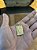 PINGENTE PLACA LETRA V Tamanho (M)( 2g- 3x4cm)  BANHO DE OURO 18K - Imagem 2