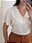 Blusa decote V pregas off white - Imagem 5
