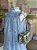 Vestido Bebê Artesanal Casinha de Abelha Azul | Bordado Delicado à Mão | Clássico, Elegante e Confortável - Imagem 3
