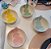 Bowl de cerâmica com coelho colorido pintado à mão - Imagem 1