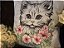 Matriz Bordado Almofada Gatinho Com Flores - Imagem 2