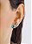 Brinco ear cuff com três corações de zircônias coloridas - Imagem 1