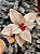 FLOR BICO DE PAPAGAIO BRANCO OFF E VERMELHO 25CM - Imagem 2