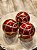 BOLA DECORADA VERMELHA E DOURADA 10CM - C/3 - Imagem 2