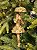 PENDENTE DECORATIVO MENINA EM RESINA VERDE E DOURADO - Imagem 2
