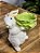 COELHO BRANCO EM PÉ COM REPOLHO VERDE 17,5CM - Imagem 4