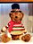 URSO SENTADO COM CARTOLA VERMELHO E VERDE 30CM - Imagem 1