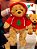 URSO BEGE SENTADO COM MOLETON VERMELHO 40CM - PRÉ VENDA 2025 - Imagem 1