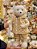 URSO BRANCO MENINO COM SUETER CHAMPANHE 46,5CM - PRÉ VENDA 2025 - Imagem 5