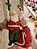 PAPAI NOEL E MAMÃE NOEL COSTUREIRA EM RESINA 30,5CM - PRÉ VENDA 2025 - Imagem 5