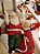 PAPAI NOEL E MAMÃE NOEL COSTUREIRA EM RESINA 30,5CM - PRÉ VENDA 2025 - Imagem 4
