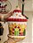 POTE DECORATIVO COM TAMPA CASINHA VERMELHO E BEGE 25,5CM - PRÉ VENDA 2025 - Imagem 3
