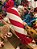 ALMOFADA CANDY CANE VERMELHA E BRANCA 40CM - PRÉ VENDA 2025 - Imagem 1