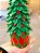 ÁRVORE DECORATIVA EM RESINA VERDE E VERMELHA 34CM  - PRÉ VENDA 2025 - Imagem 5