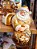 PAPAI NOEL COM PRESENTES DOURADO E BRANCO 14CM - PRÉ VENDA 2025 - Imagem 2