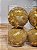 BOLA TRABALHADA COM FOLHAS OURO 10CM COM 4 UNIDADES - Imagem 2