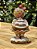 BONECO GINGERBREAD MENINA COM BOLO EM RESINA 12CM - Imagem 1