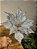 FLOR POINSETIA DECORATIVA PRATA COM BORDA CHAMPANHE 31CM - Imagem 1