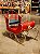 TRENO DECORATIVO EM METAL DE LUXO VERMELHO E DOURADO 143CM - Imagem 1